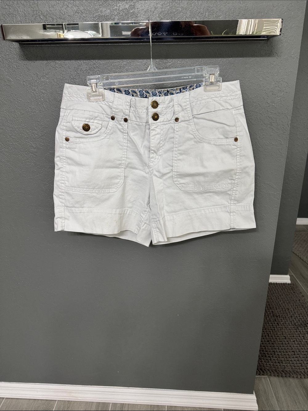 ONE 5 ONE Brand Gently used White 5 inch shorts